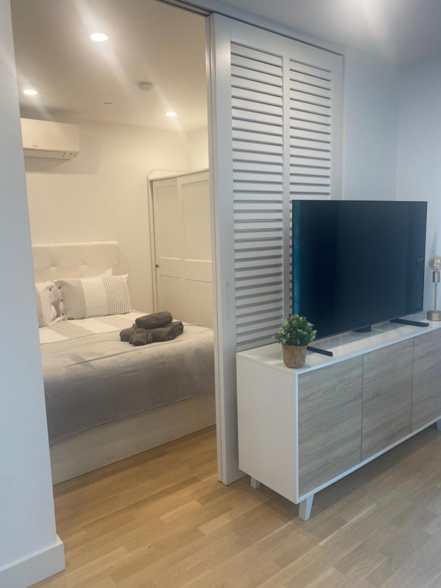 Cp Top Floor Luxury Studio With Spa And Pool Гибралтар Екстериор снимка