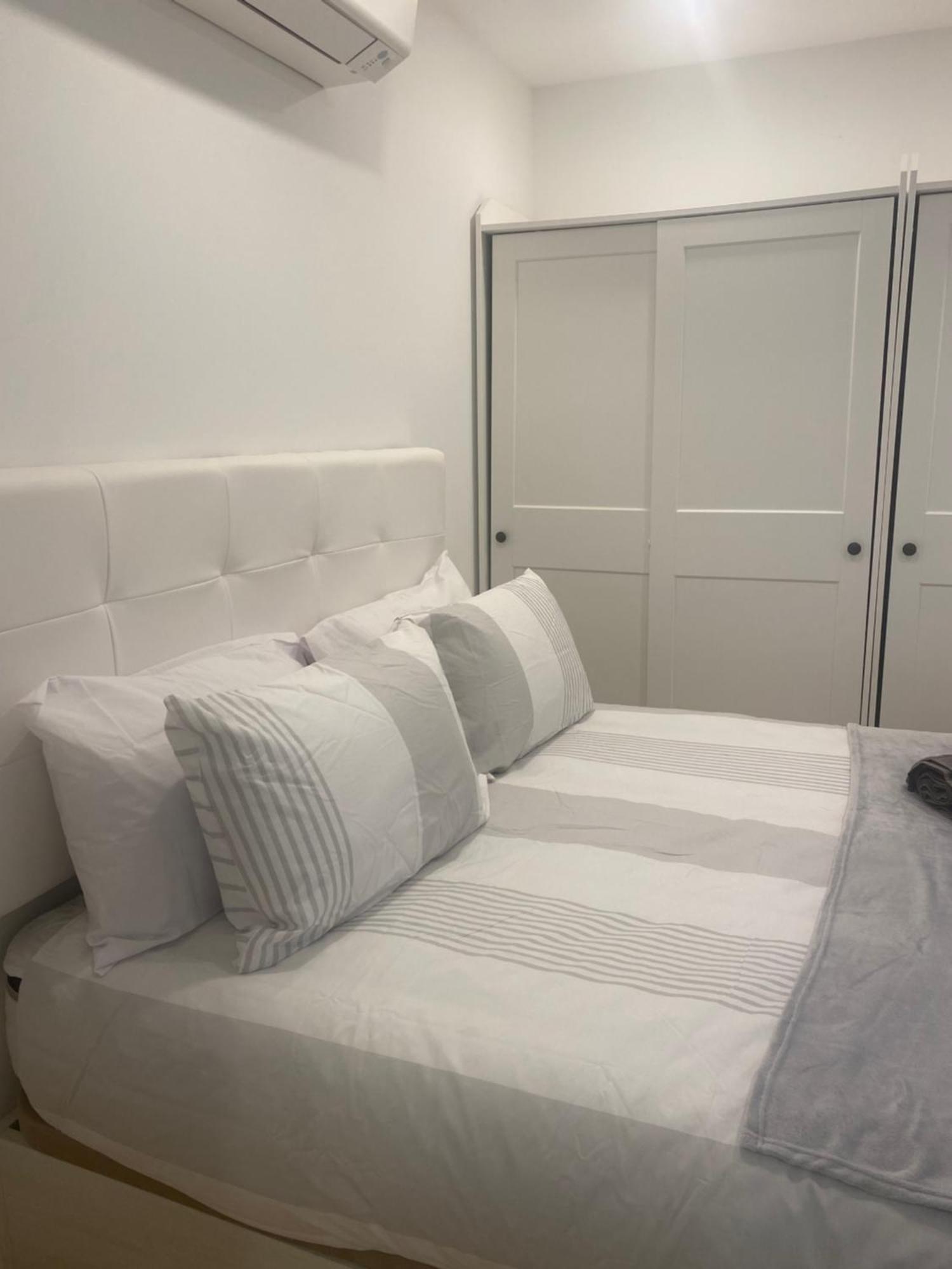 Cp Top Floor Luxury Studio With Spa And Pool Гибралтар Екстериор снимка