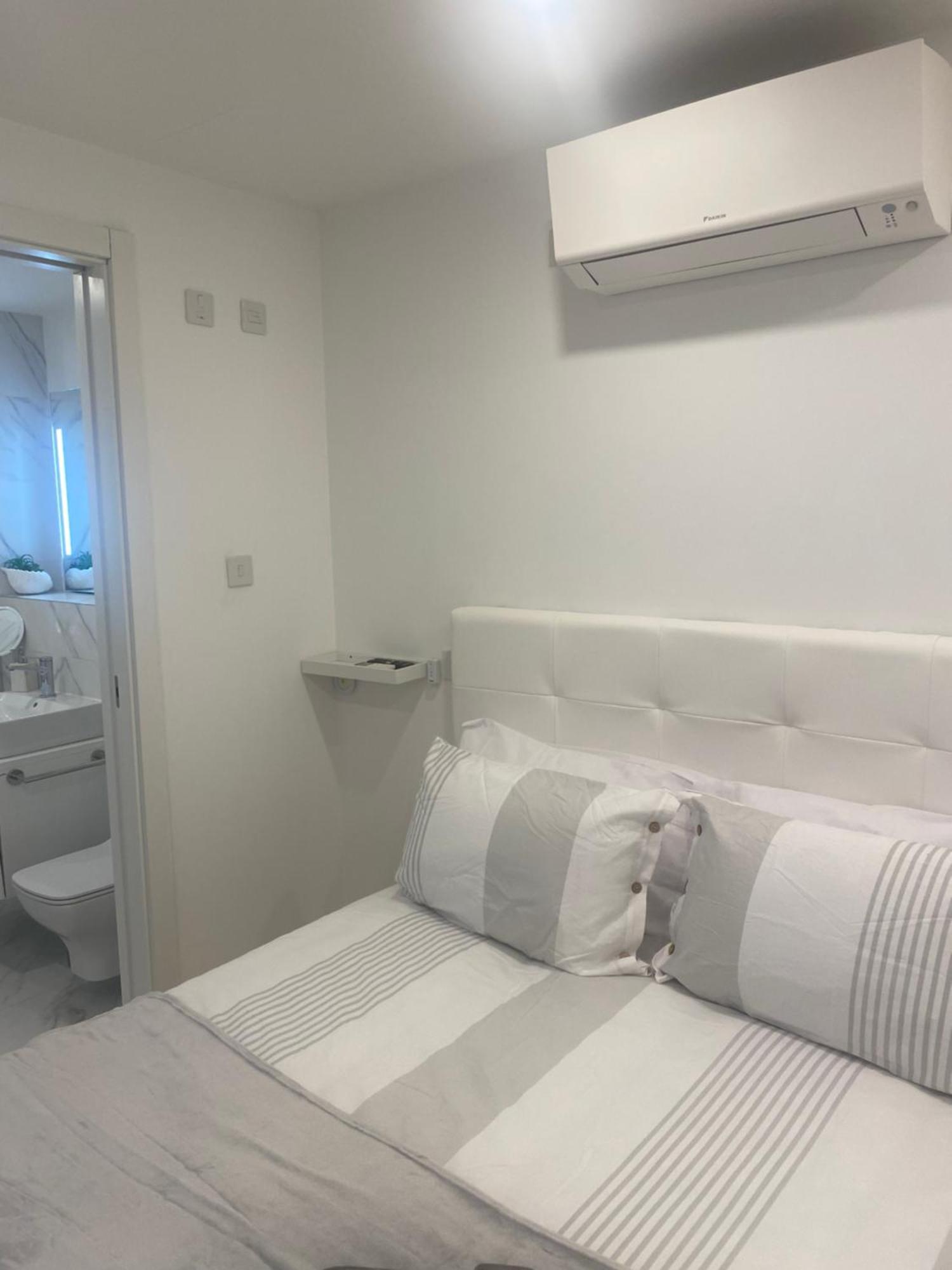 Cp Top Floor Luxury Studio With Spa And Pool Гибралтар Екстериор снимка