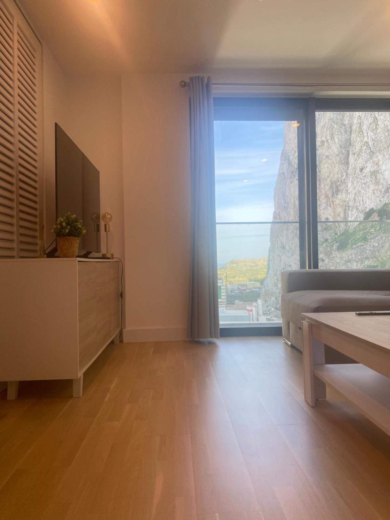 Cp Top Floor Luxury Studio With Spa And Pool Гибралтар Екстериор снимка