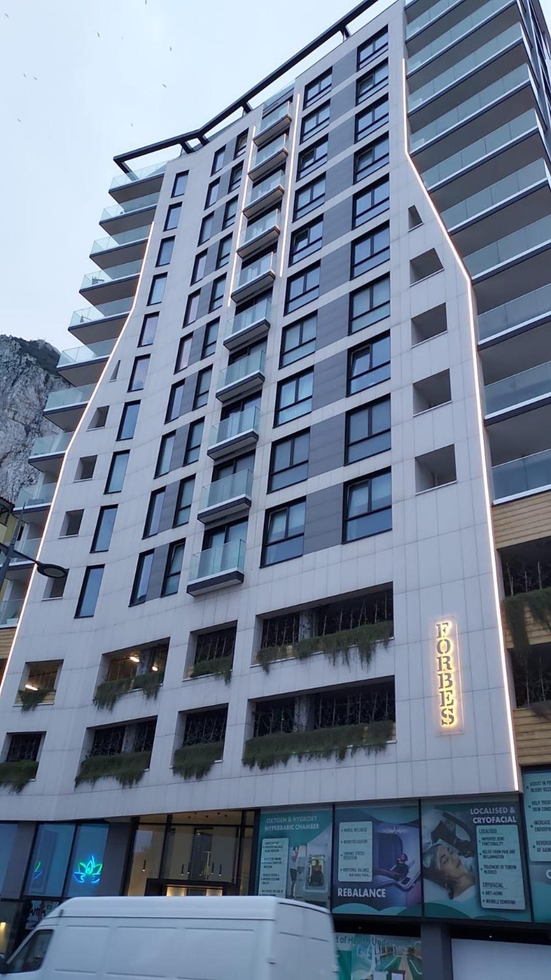 Cp Top Floor Luxury Studio With Spa And Pool Гибралтар Екстериор снимка