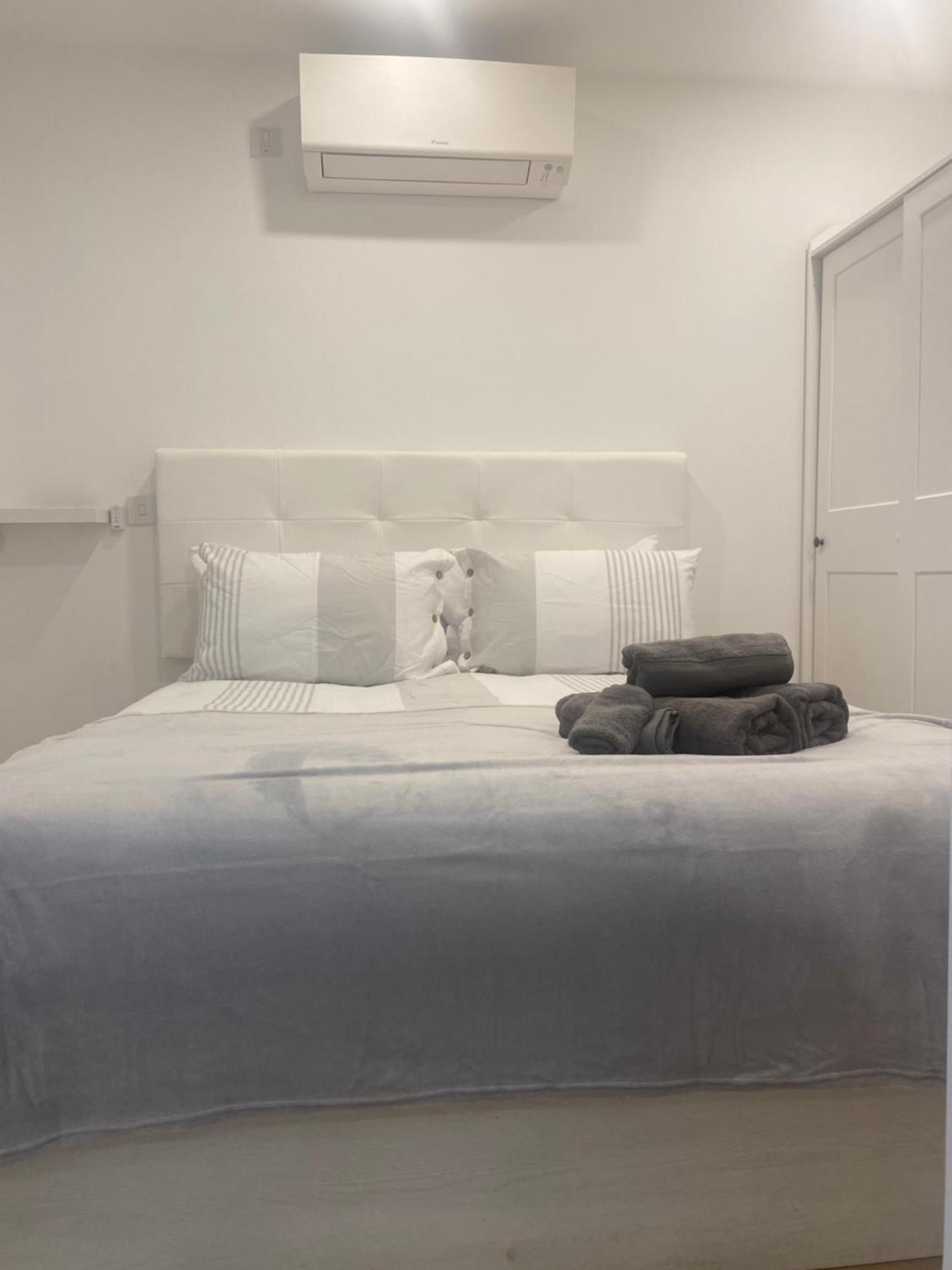Cp Top Floor Luxury Studio With Spa And Pool Гибралтар Екстериор снимка